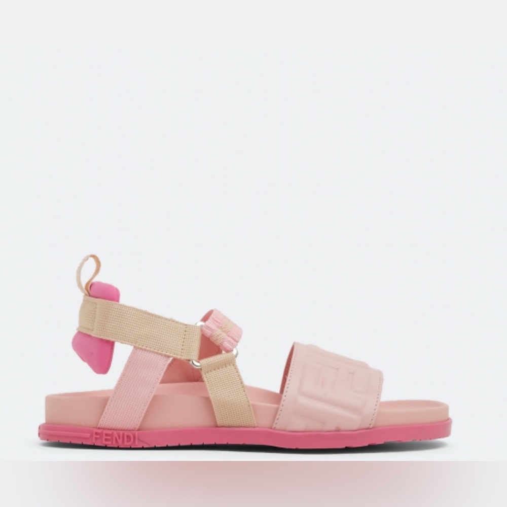 FENDI kids
Bicolour slingback sandals size 31
